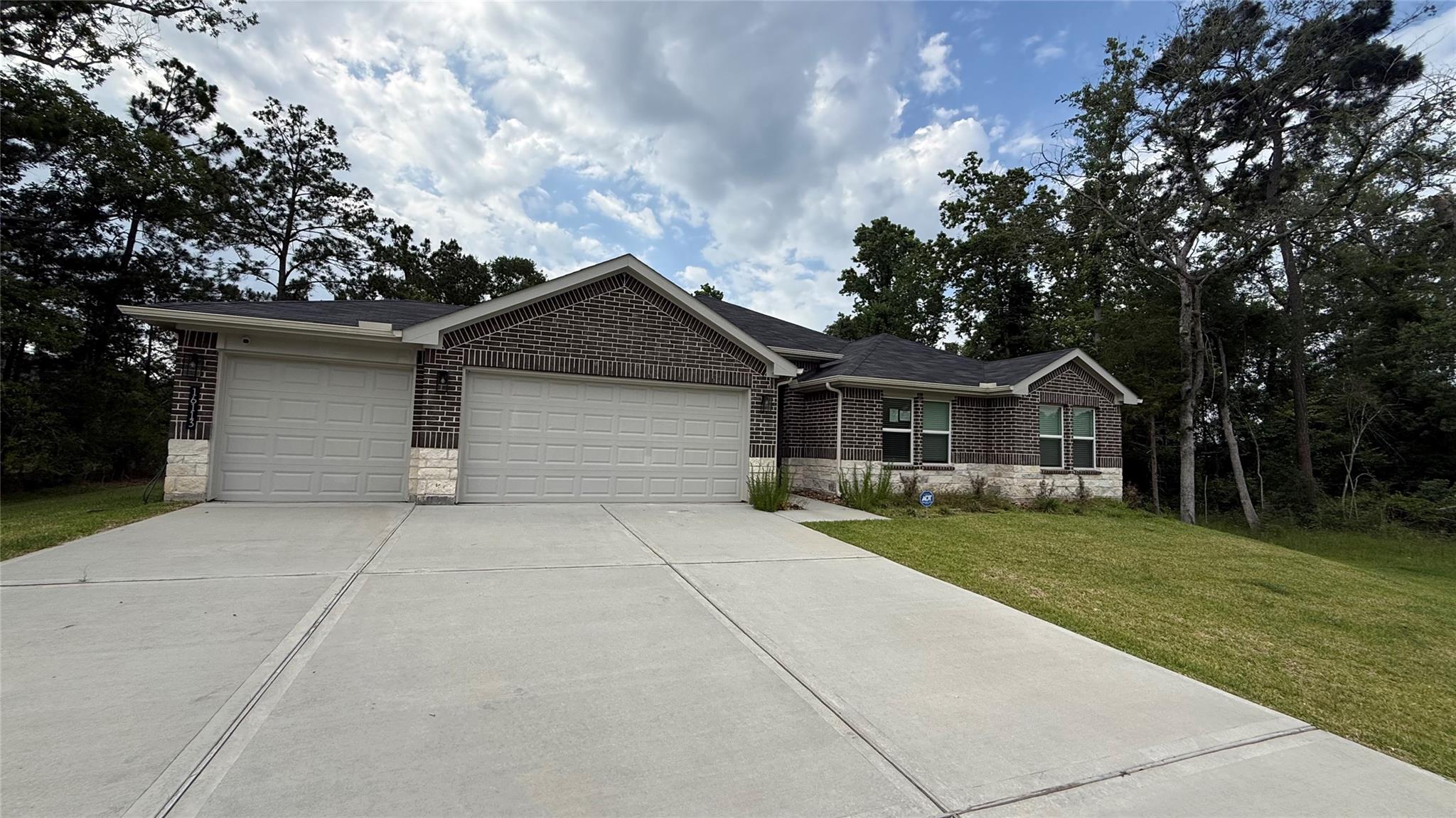 16113 William Ross Way, Conroe, TX 77303 photo