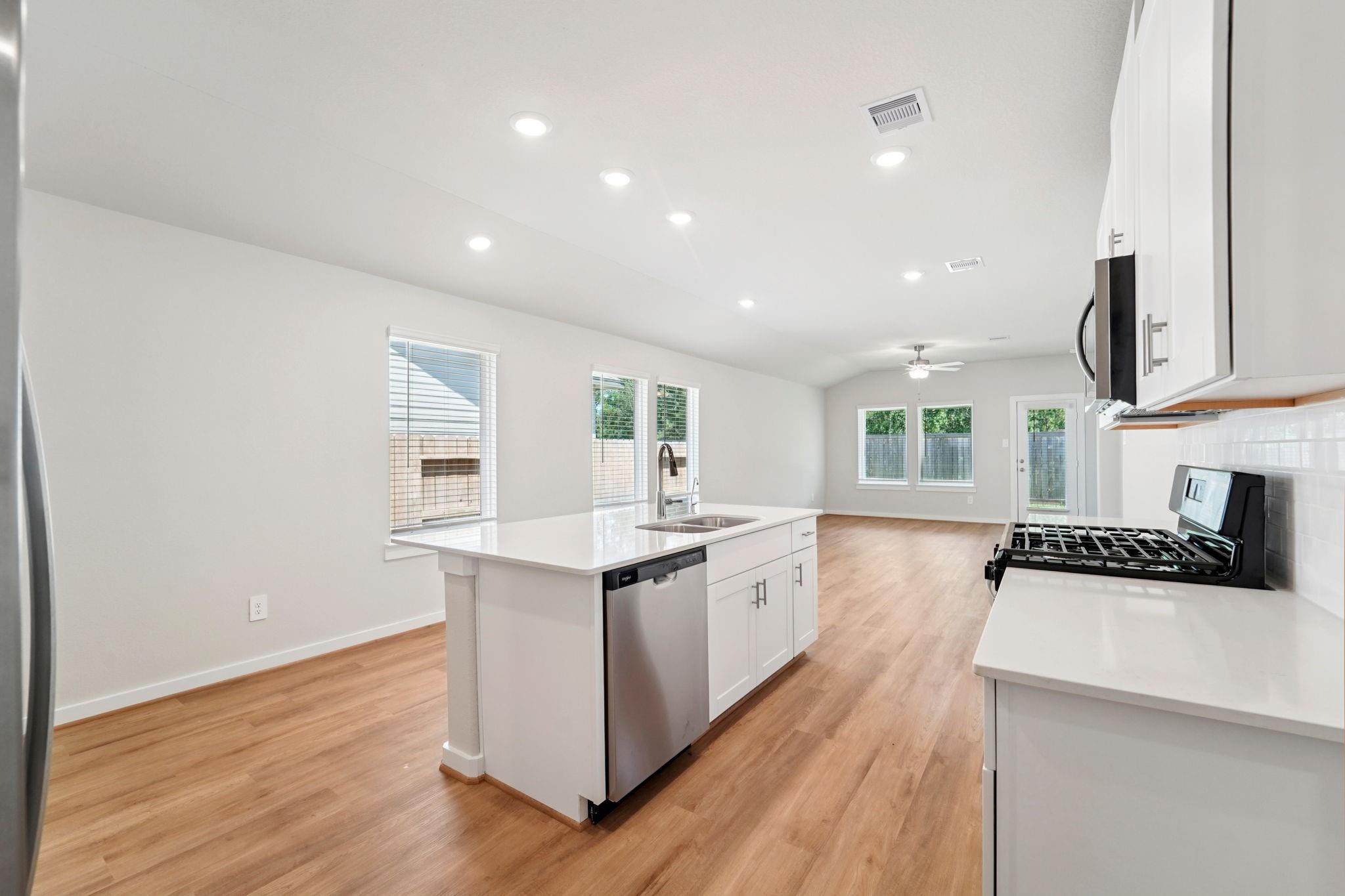 14199 Granger Pointe Ln, Conroe, TX 77302 photo