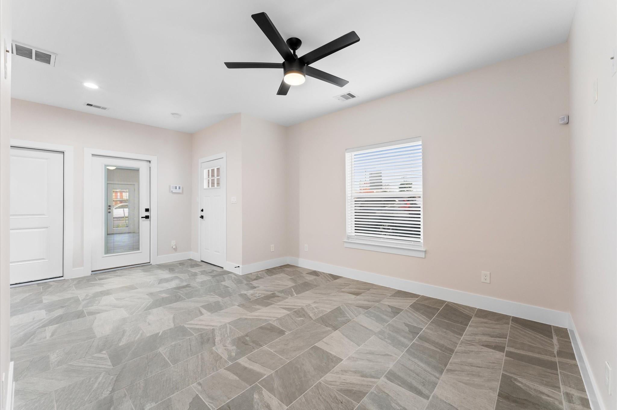 1908 Dismuke St, Houston, TX 77023 photo