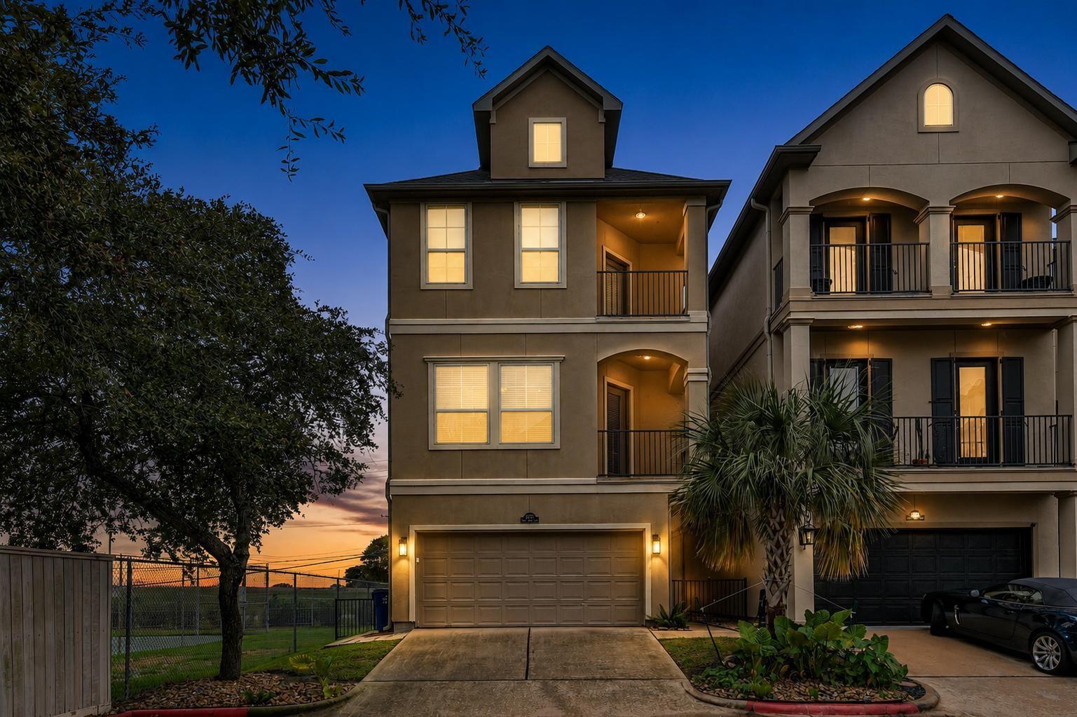 18721 Egret Oaks Ln, Webster, TX 77058