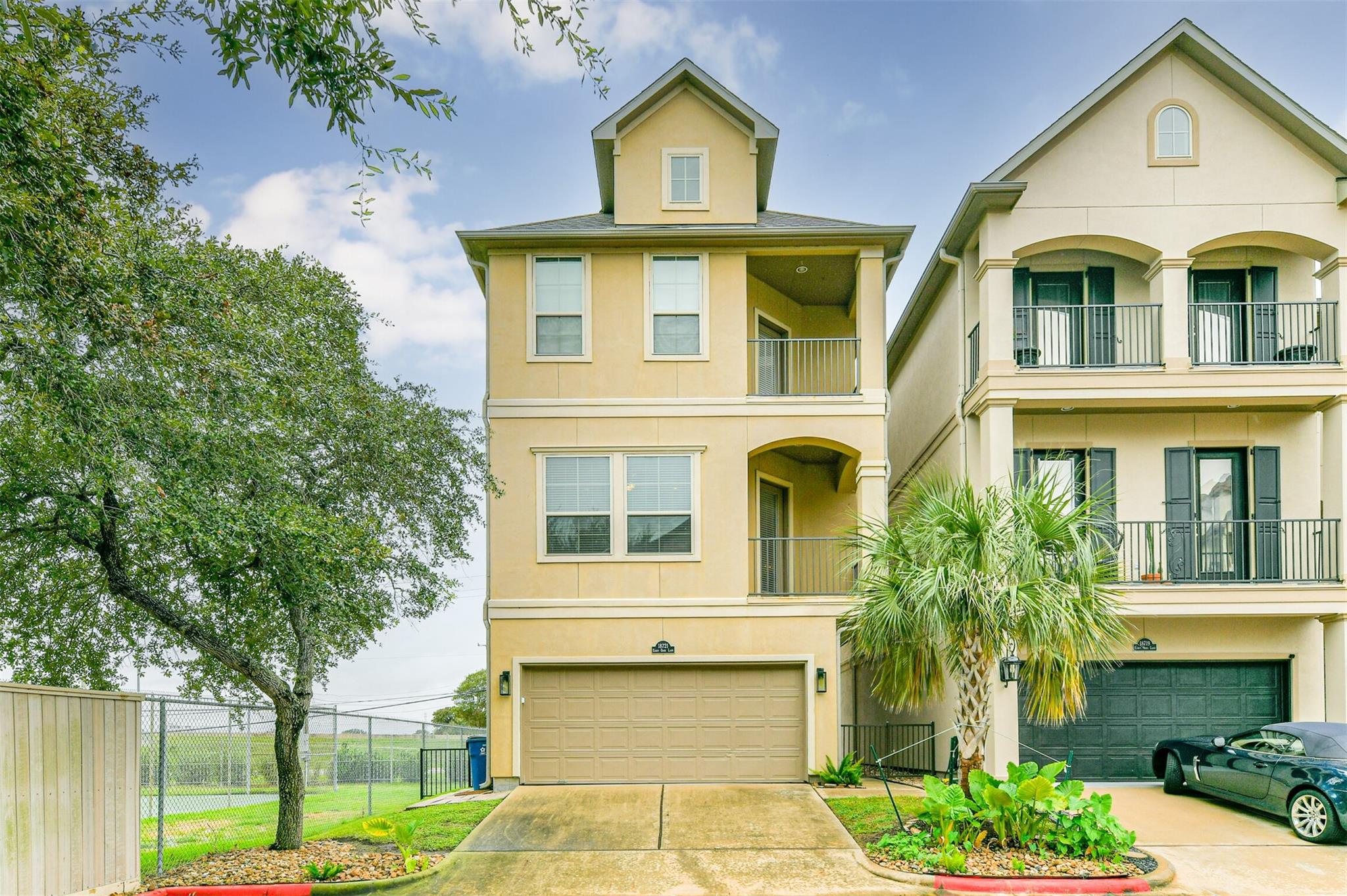 18721 Egret Oaks Ln, Webster, TX 77058 photo