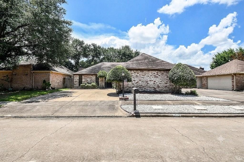 7815 Hummingbird St, Houston, TX 77071