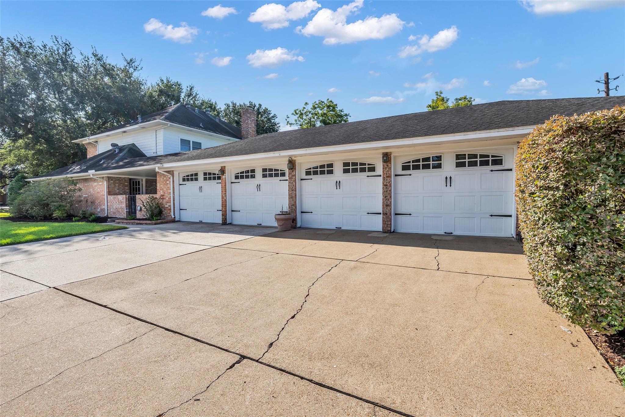 1302 Minchen Dr, Deer Park, TX 77536 photo