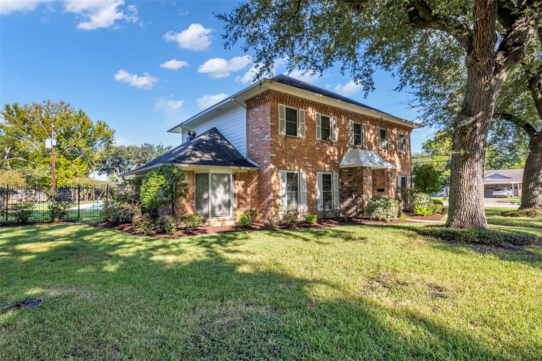 1302 Minchen Dr, Deer Park, TX 77536 photo