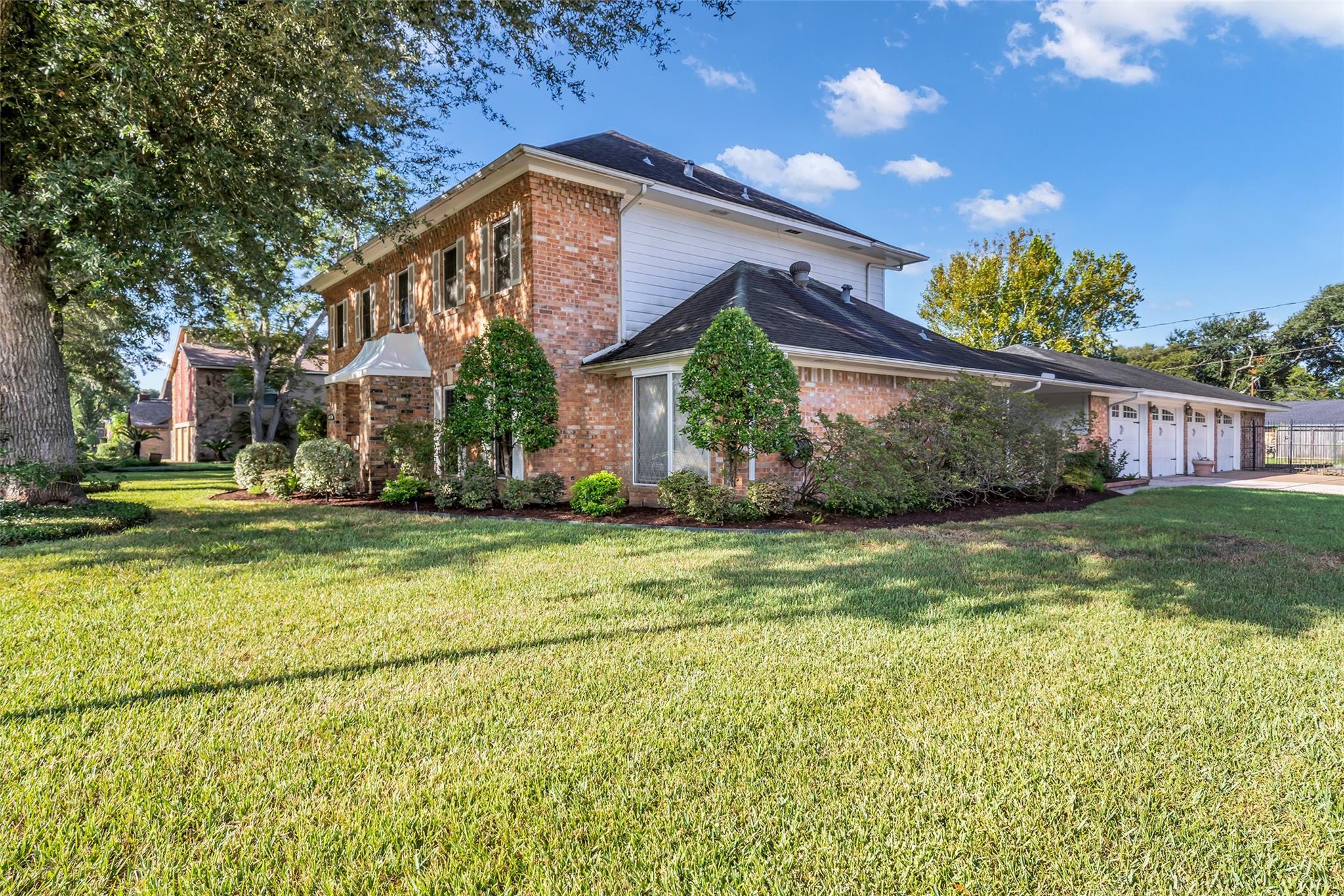 1302 Minchen Dr, Deer Park, TX 77536 photo