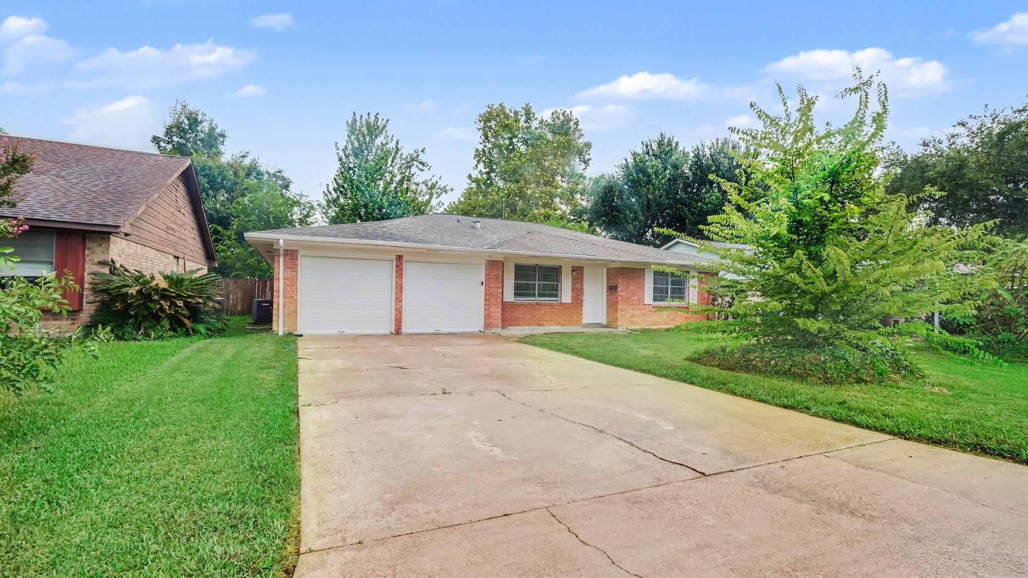 2329 Pickerton Dr, Deer Park, TX 77536