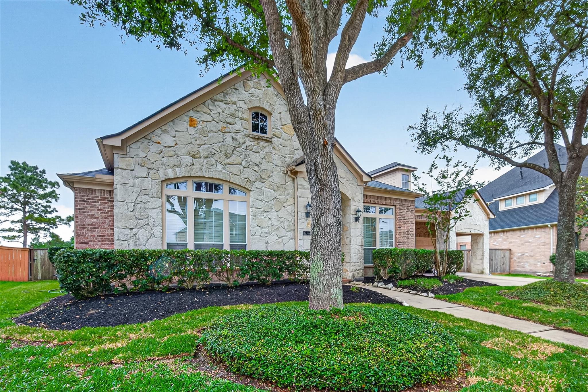 12316 Bend Creek Ln, Pearland, TX 77584 photo
