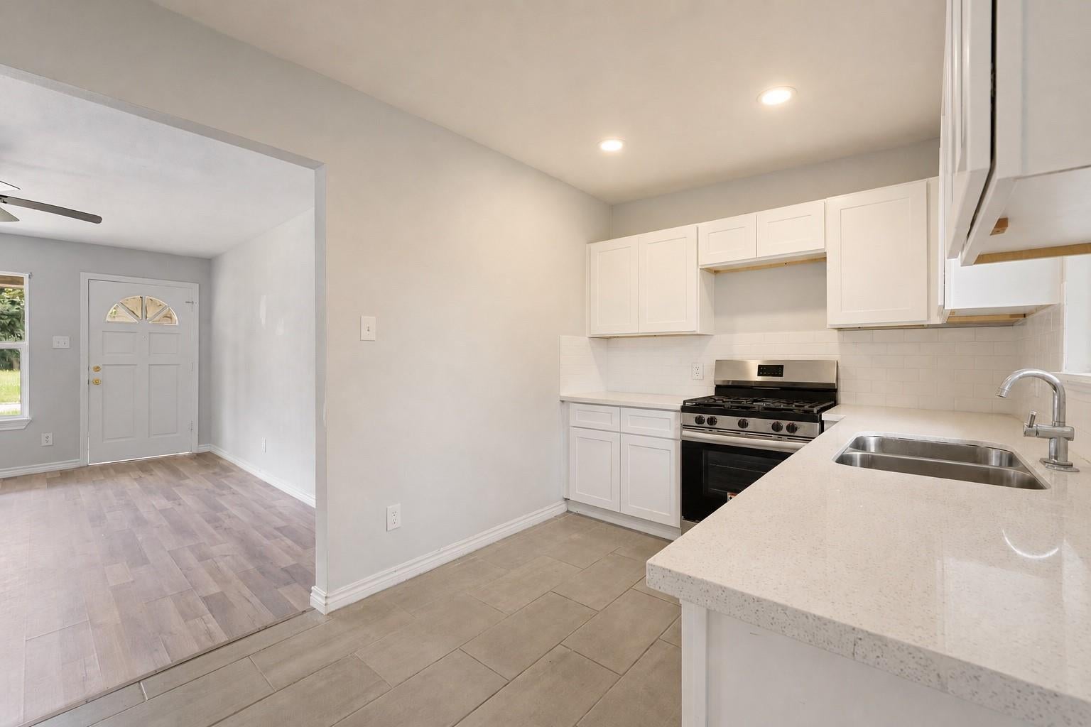 442 Glenburnie Dr, Houston, TX 77022 photo