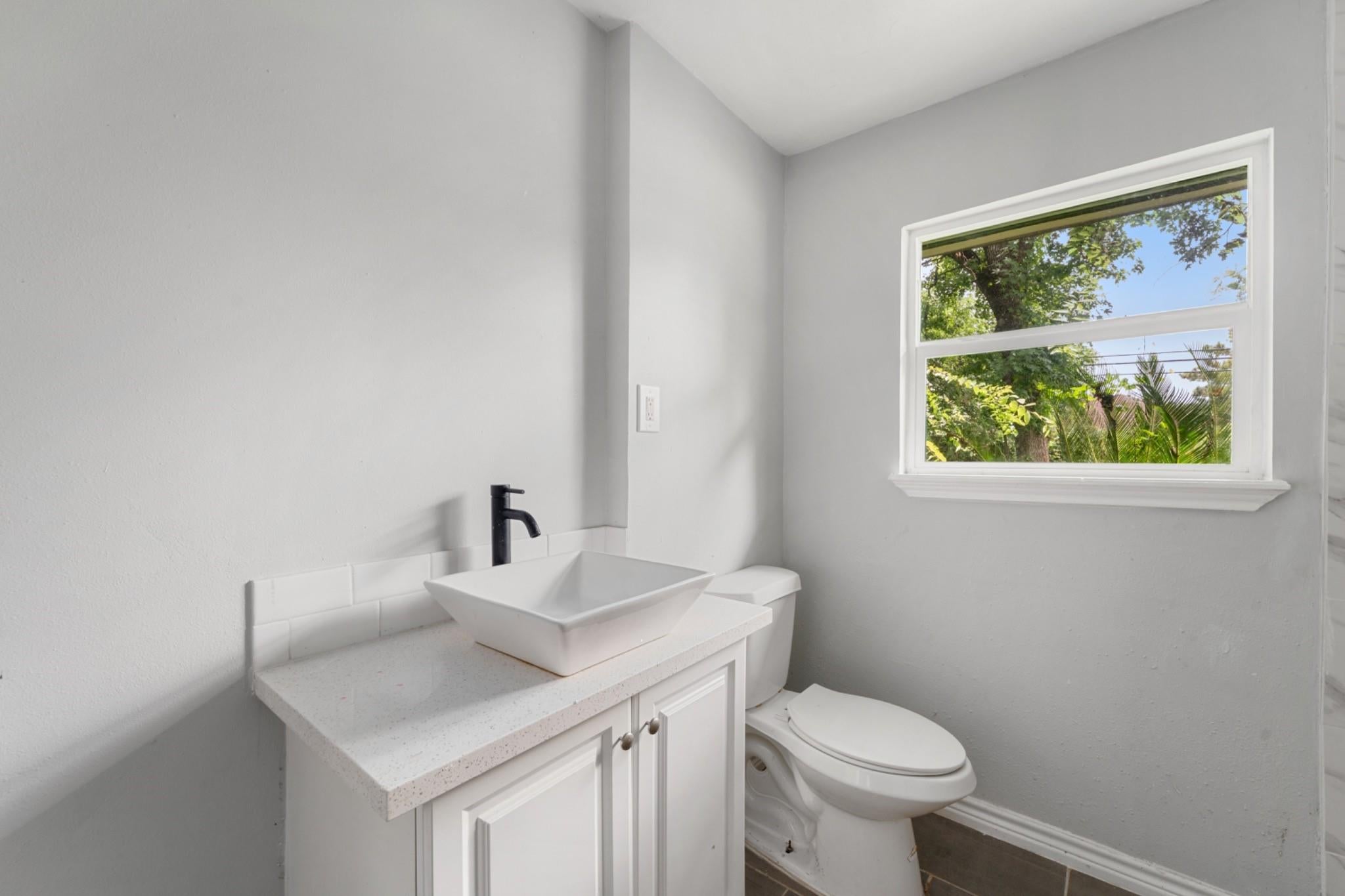 442 Glenburnie Dr, Houston, TX 77022 photo