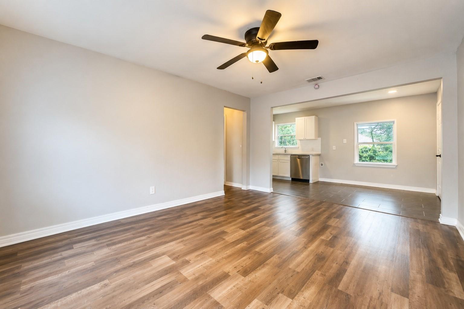 442 Glenburnie Dr, Houston, TX 77022 photo