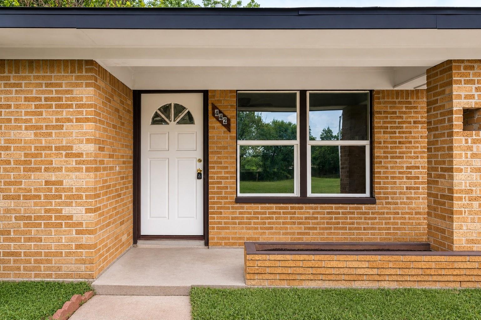 442 Glenburnie Dr, Houston, TX 77022 photo