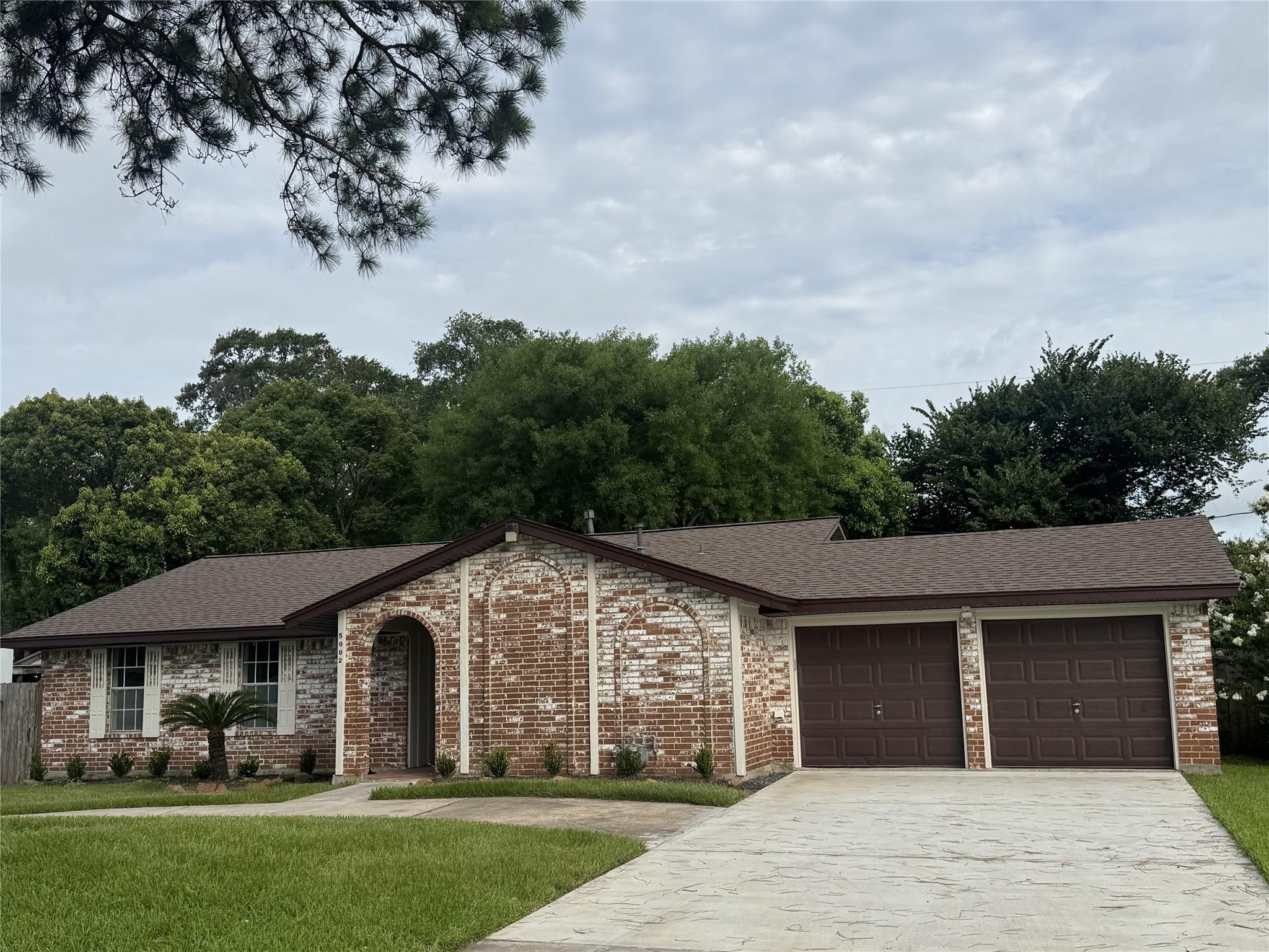 5002 Louise St, Seabrook, TX 77586