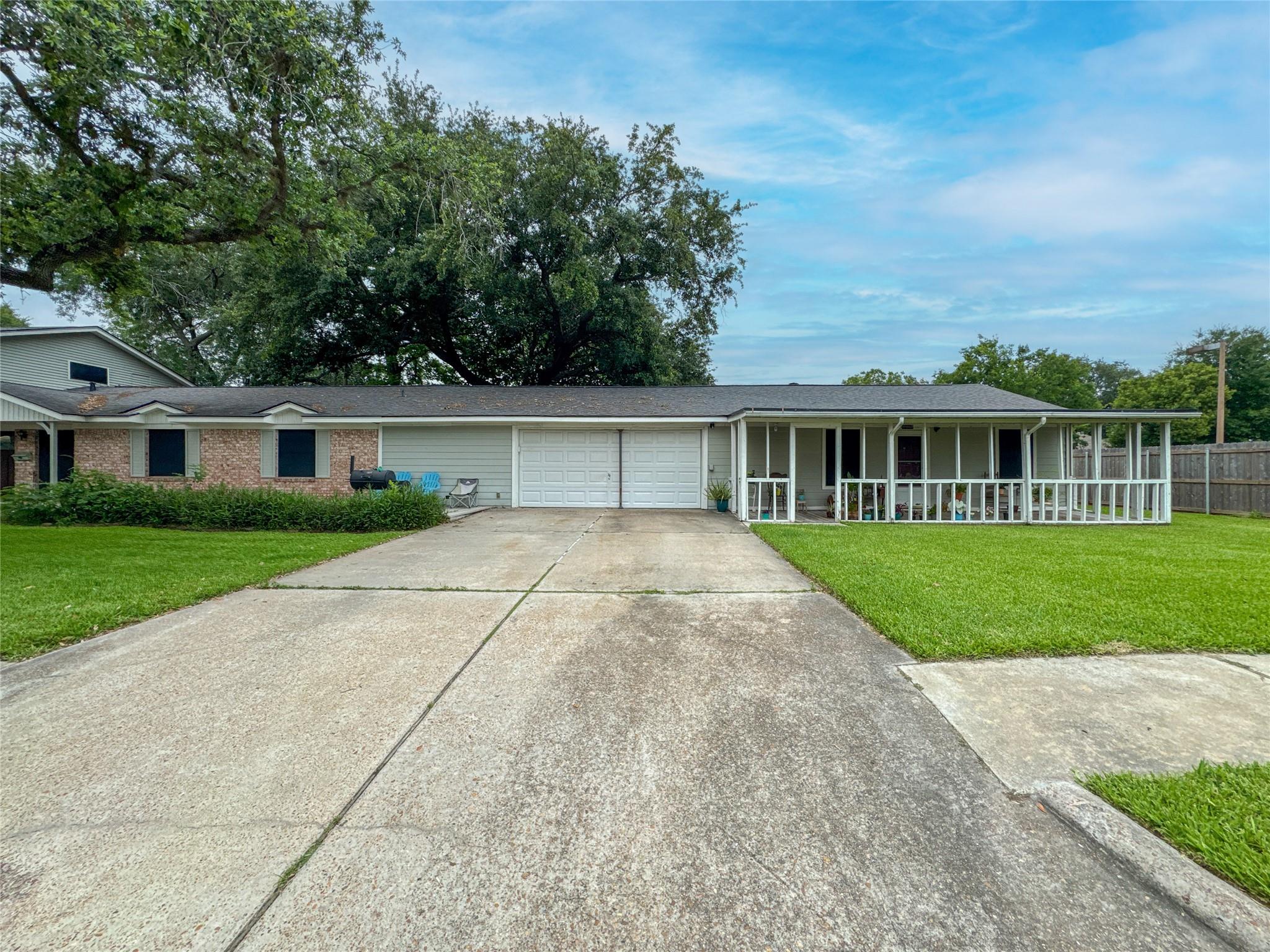 201 5 St, Deer Park, TX 77536