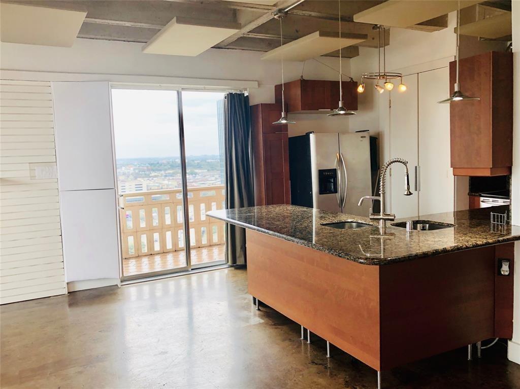 2016 Main St, Houston, TX 77002