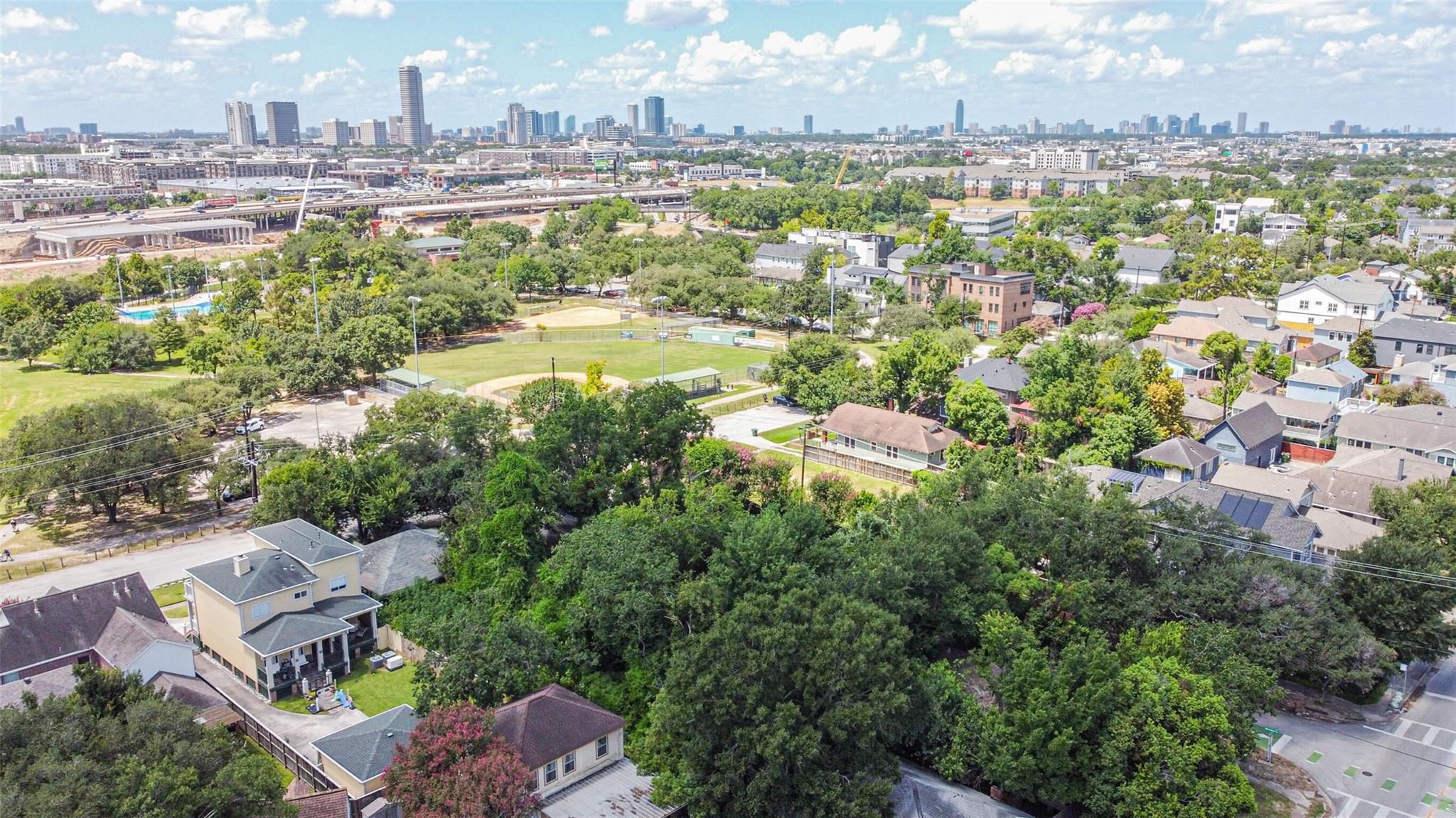 2434 White Oak Dr, Houston, TX 77009 photo