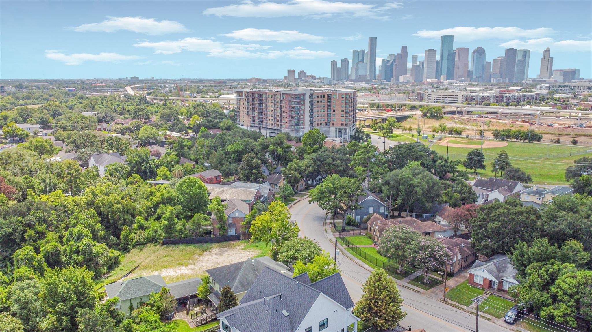 2434 White Oak Dr, Houston, TX 77009 photo