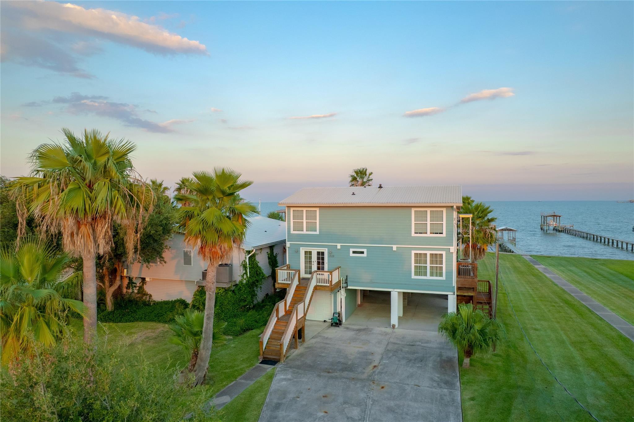 1309 8 St, San Leon, TX 77539