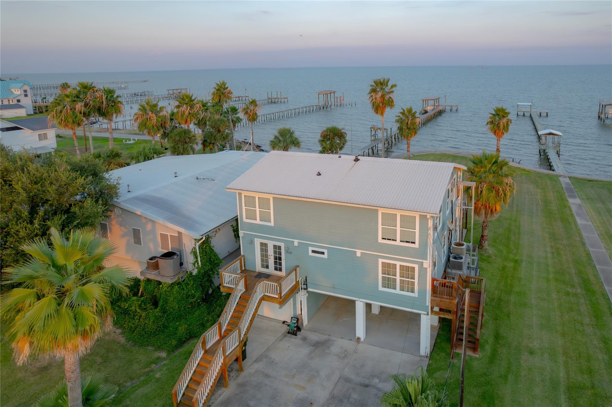1309 8 St, San Leon, TX 77539 photo