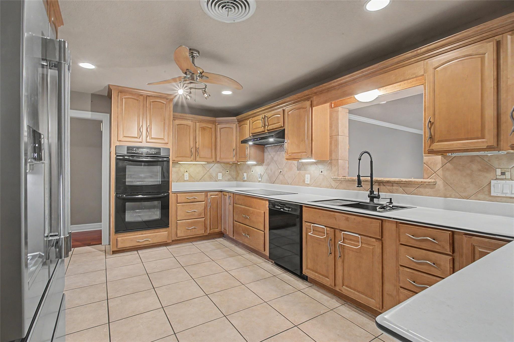 7213 Youpon Dr, Galveston, TX 77551