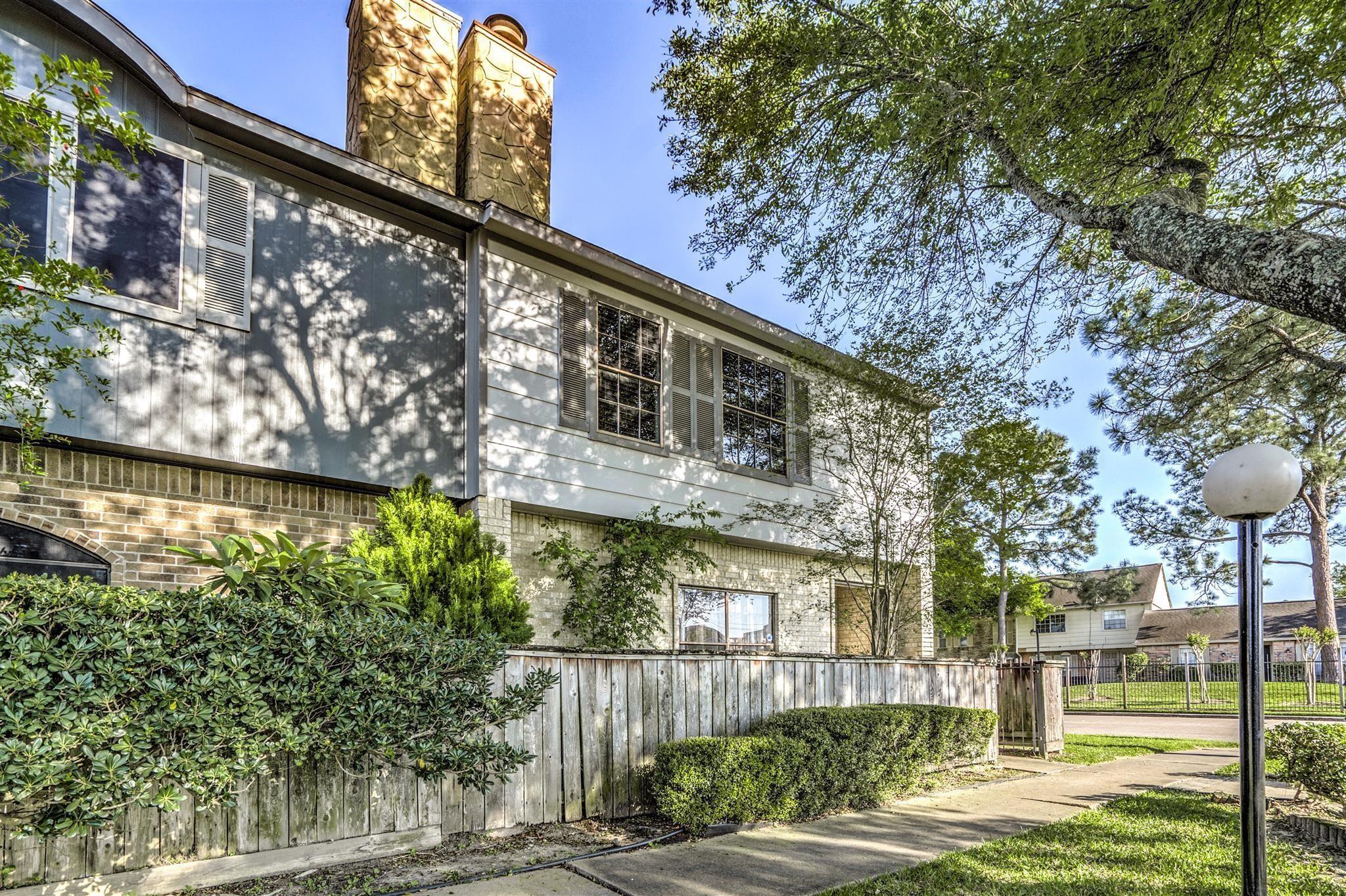 10763 Sandpiper Dr, Houston, TX 77096