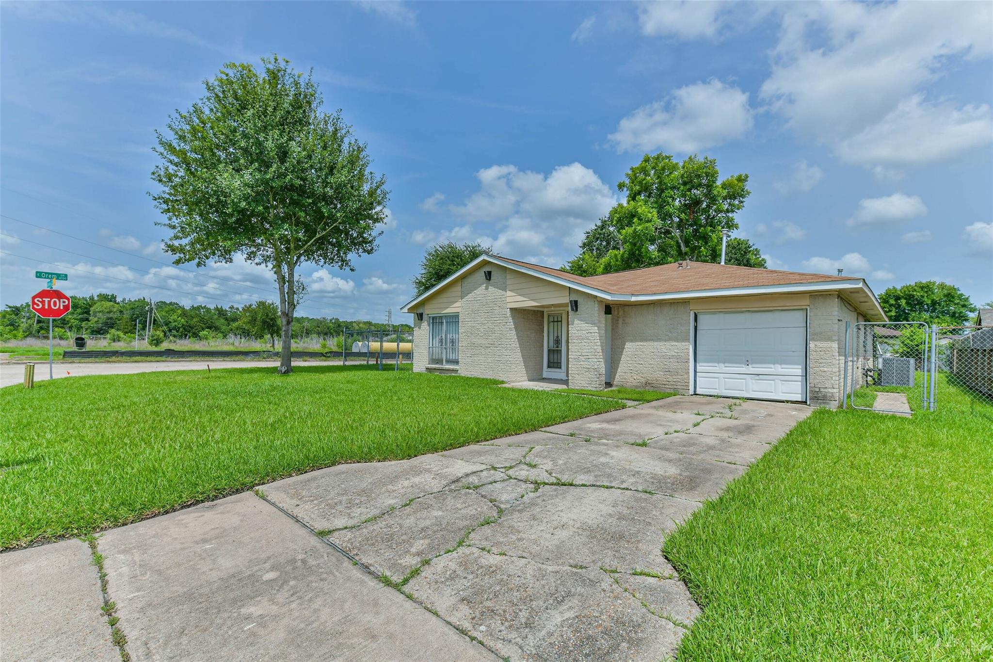 12203 Cape Hyannis Dr, Houston, TX 77048 photo