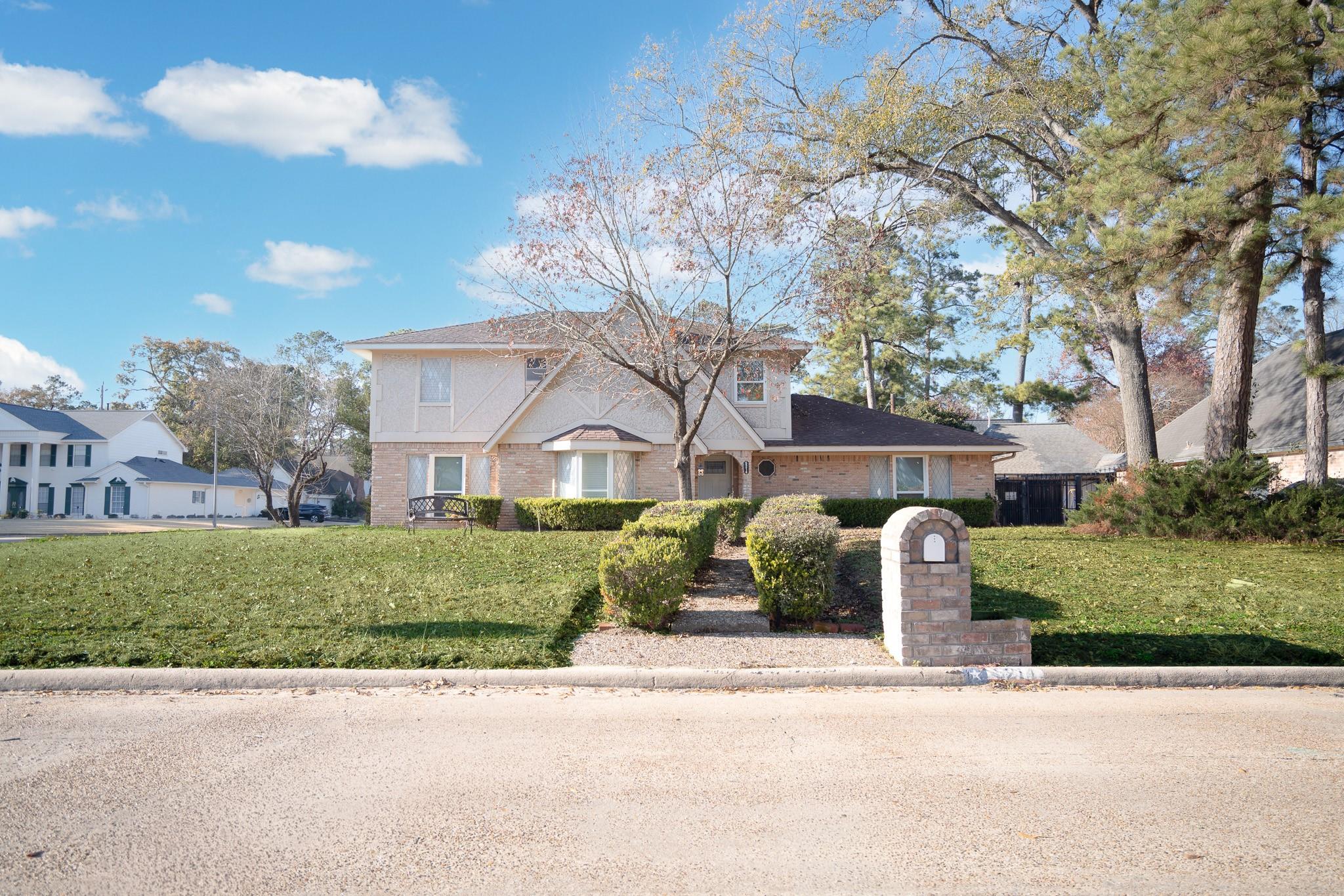 5214 Lodge Creek Dr, Houston, TX 77066