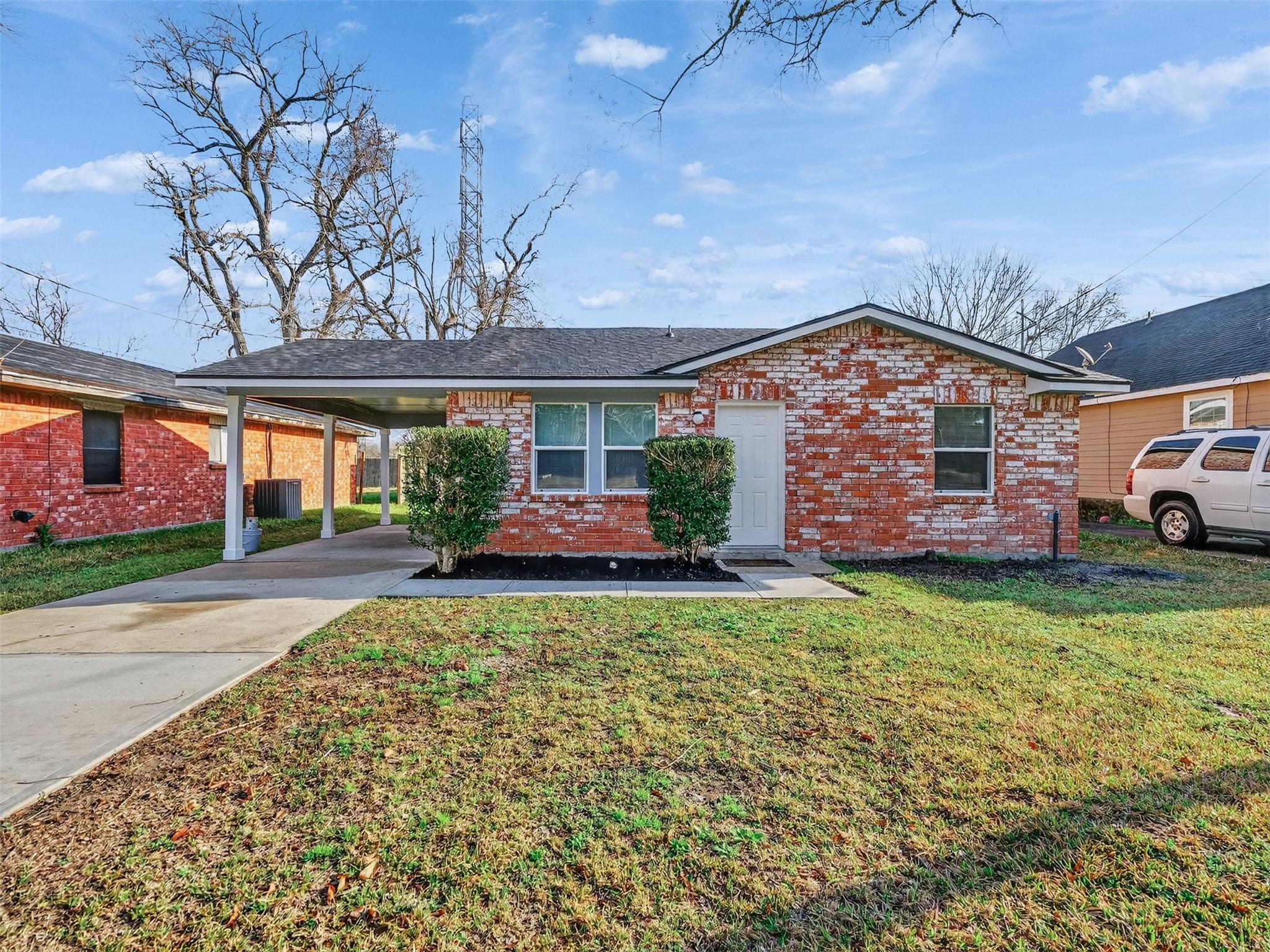2613 Timber Dr, Dickinson, TX 77539