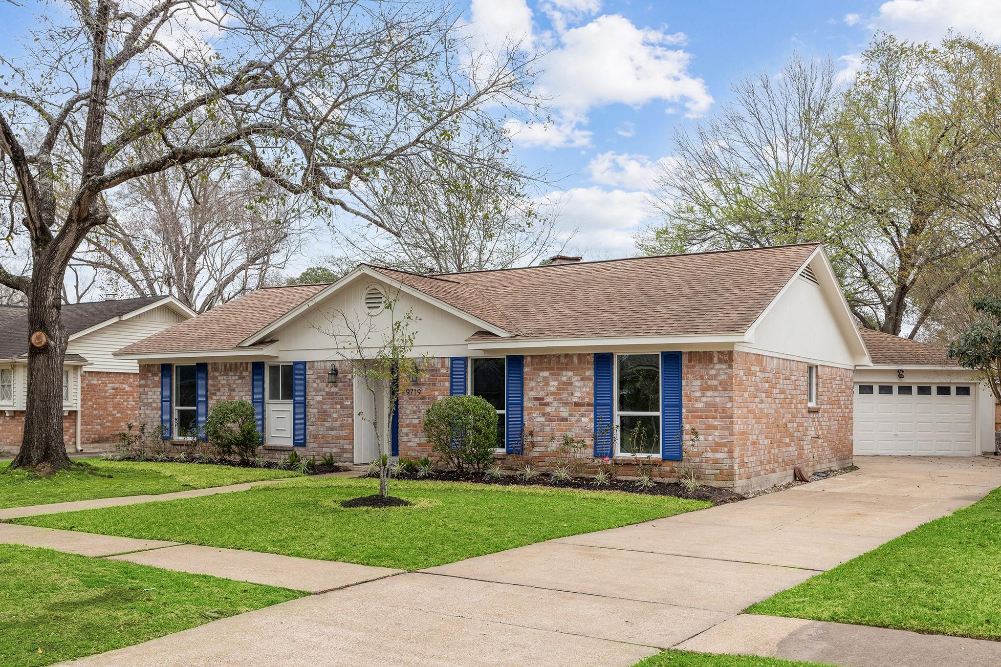 9719 Springmont Dr, Houston, TX 77080 photo