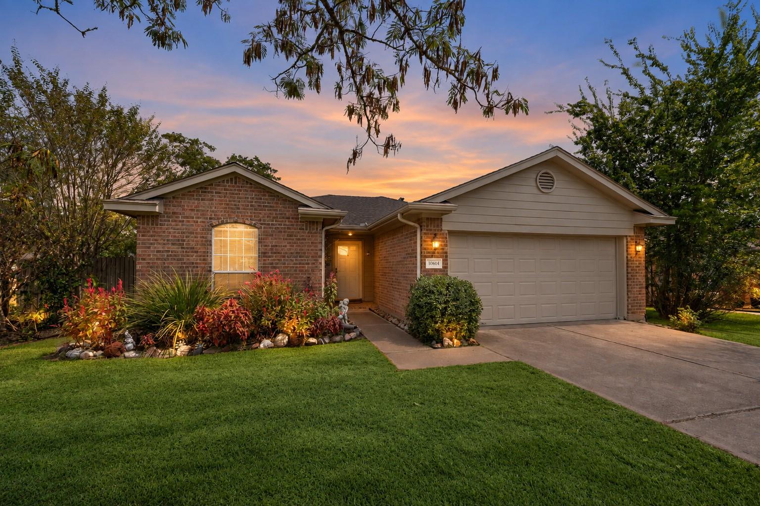 10614 Twin Circles Dr, Montgomery, TX 77356