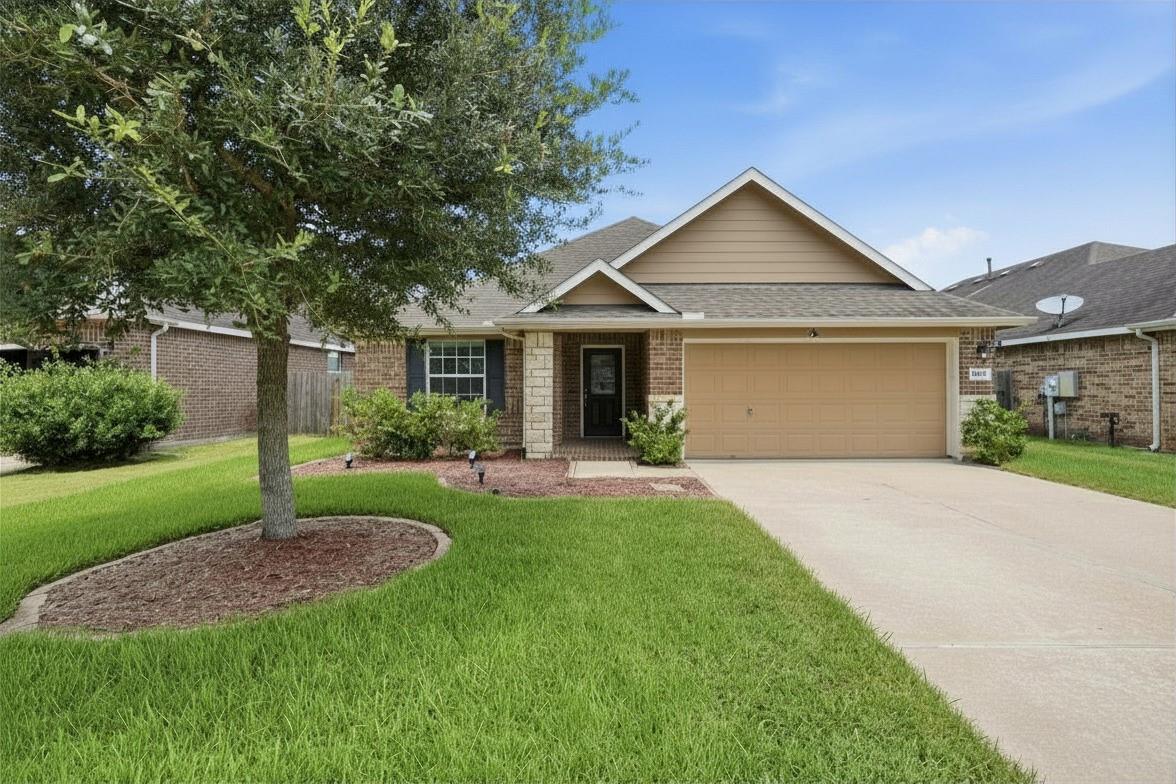 1202 Quarterhorse Dr, Alvin, TX 77511