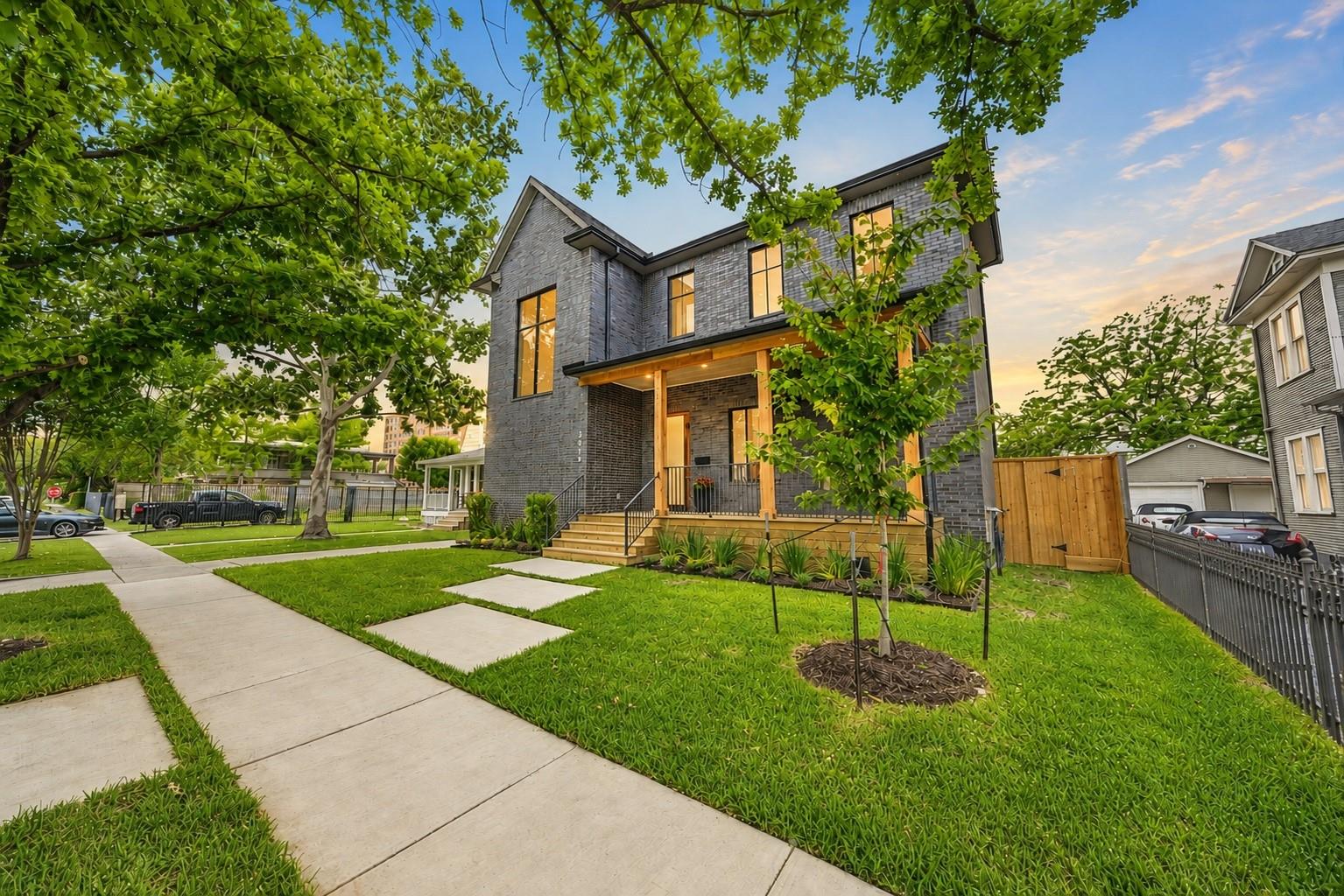 2015 Harvard St, Houston, TX 77008