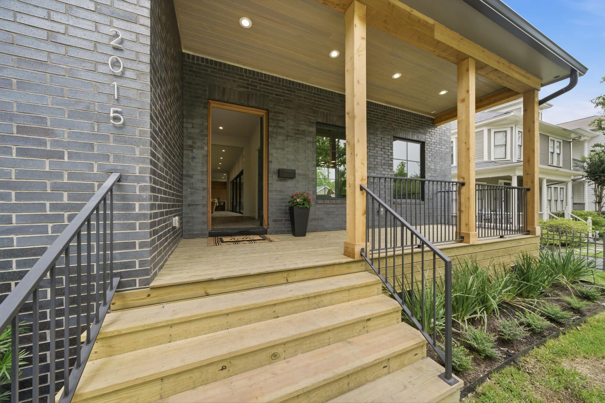 2015 Harvard St, Houston, TX 77008 photo