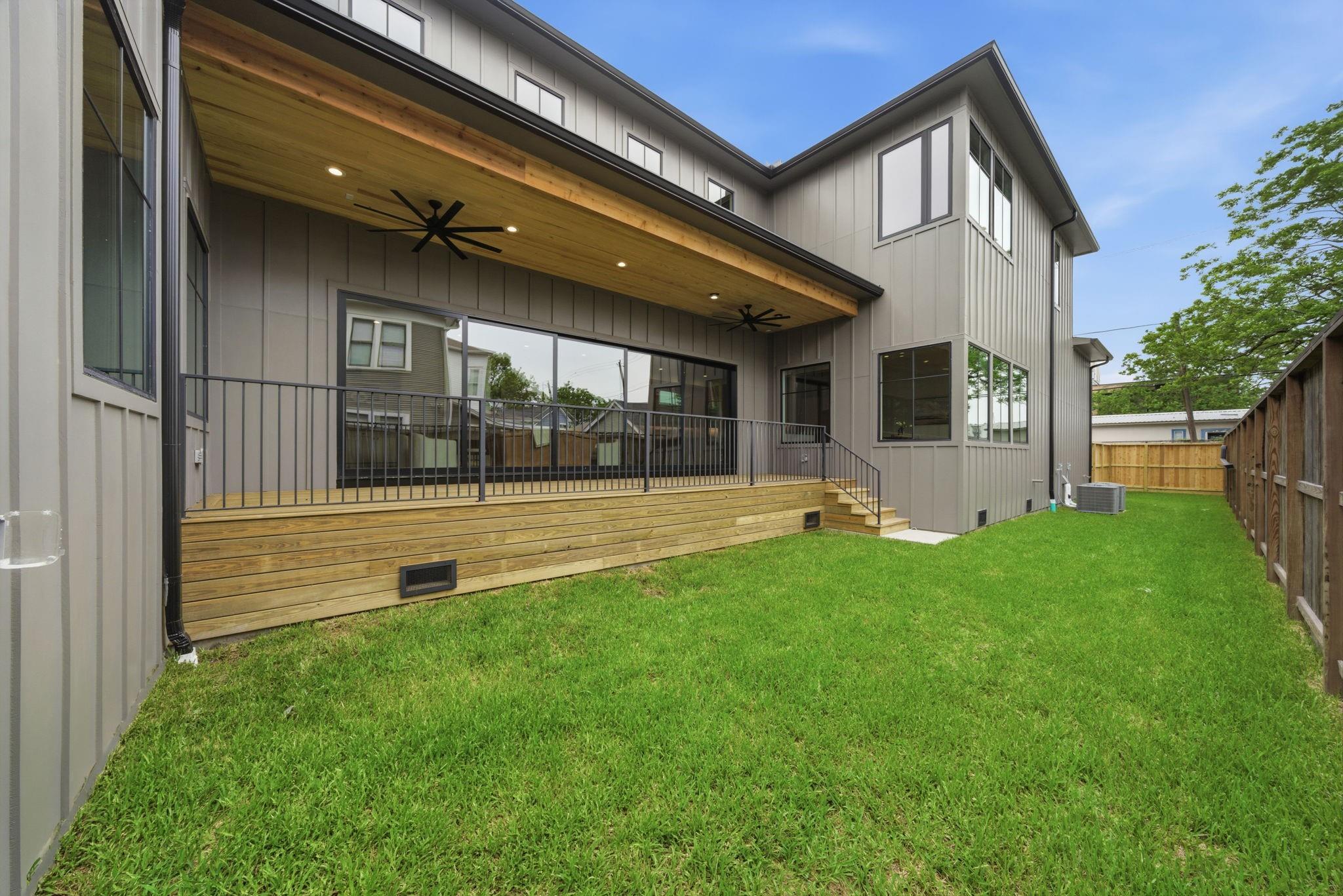 2015 Harvard St, Houston, TX 77008 photo
