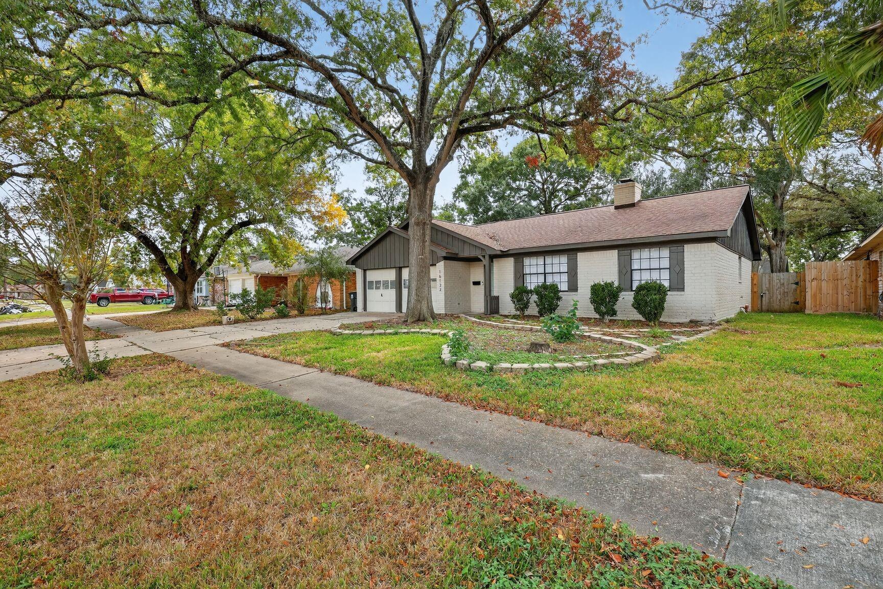 16122 Rill Ln, Houston, TX 77062 photo