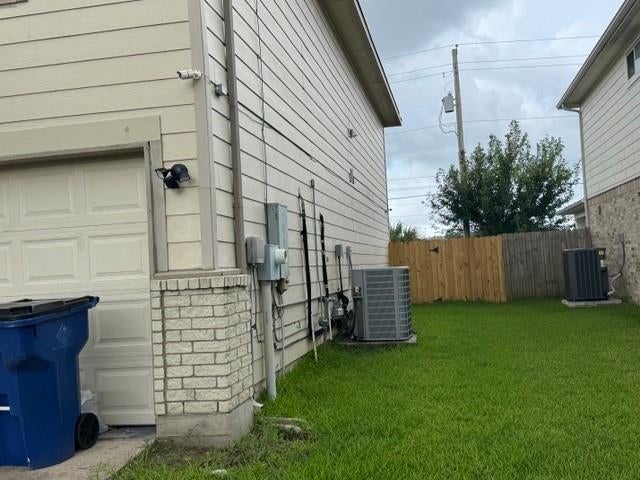 11001 Groveshire Dr, Texas City, TX 77591 photo