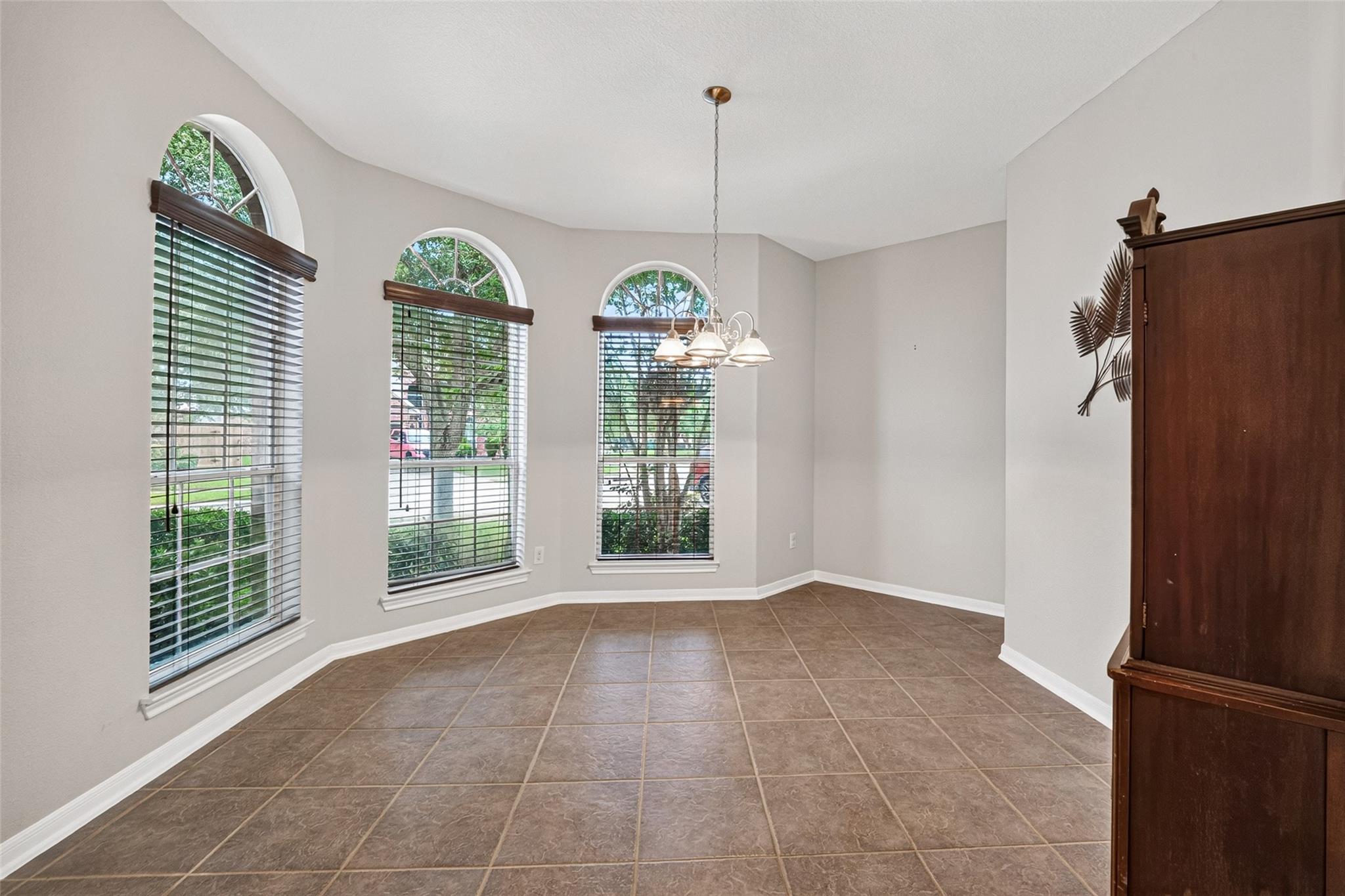 806 Dawn Ridge Way, Seabrook, TX 77586 photo