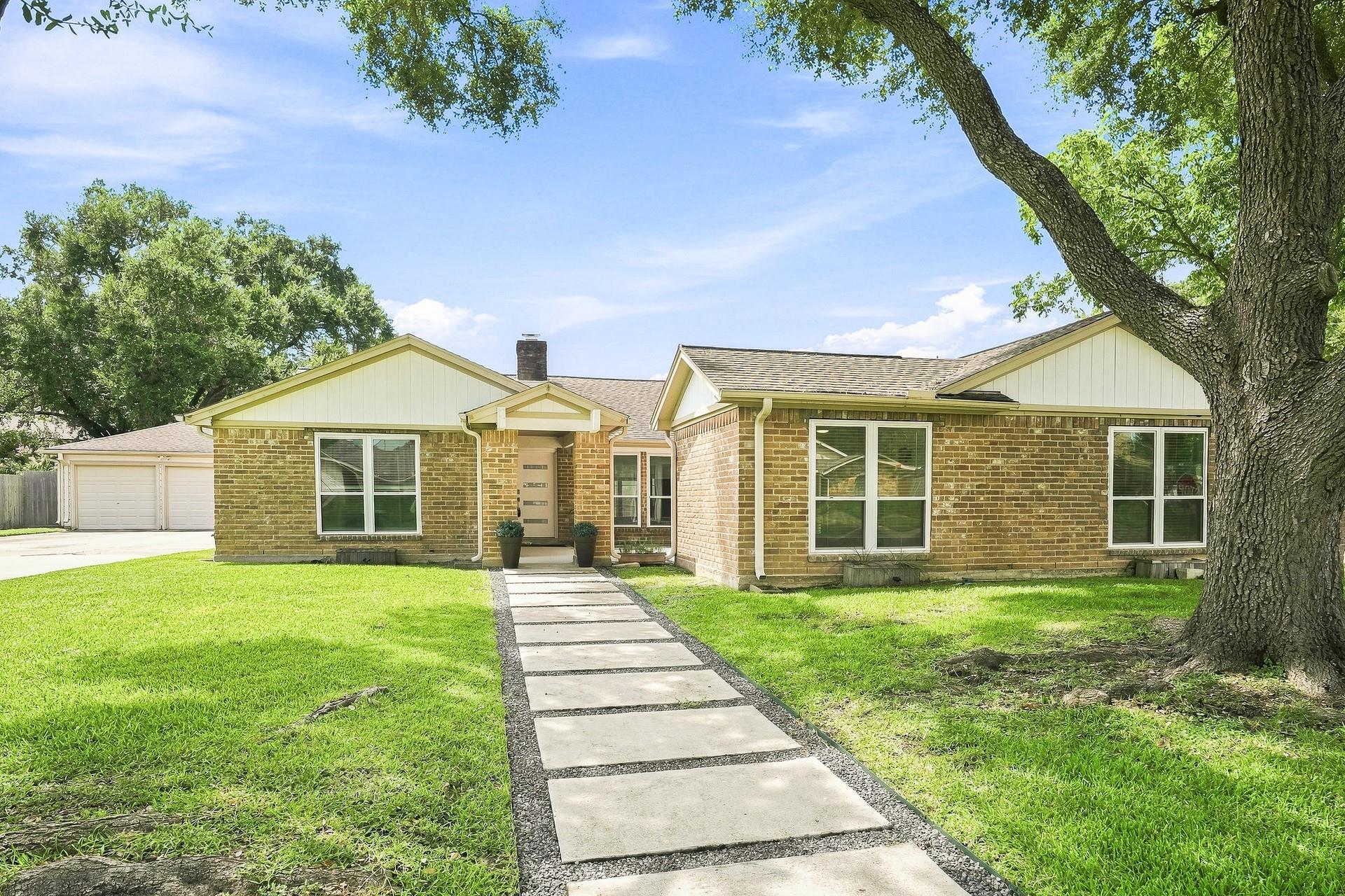 1135 Trowbridge Dr, Houston, TX 77062 photo