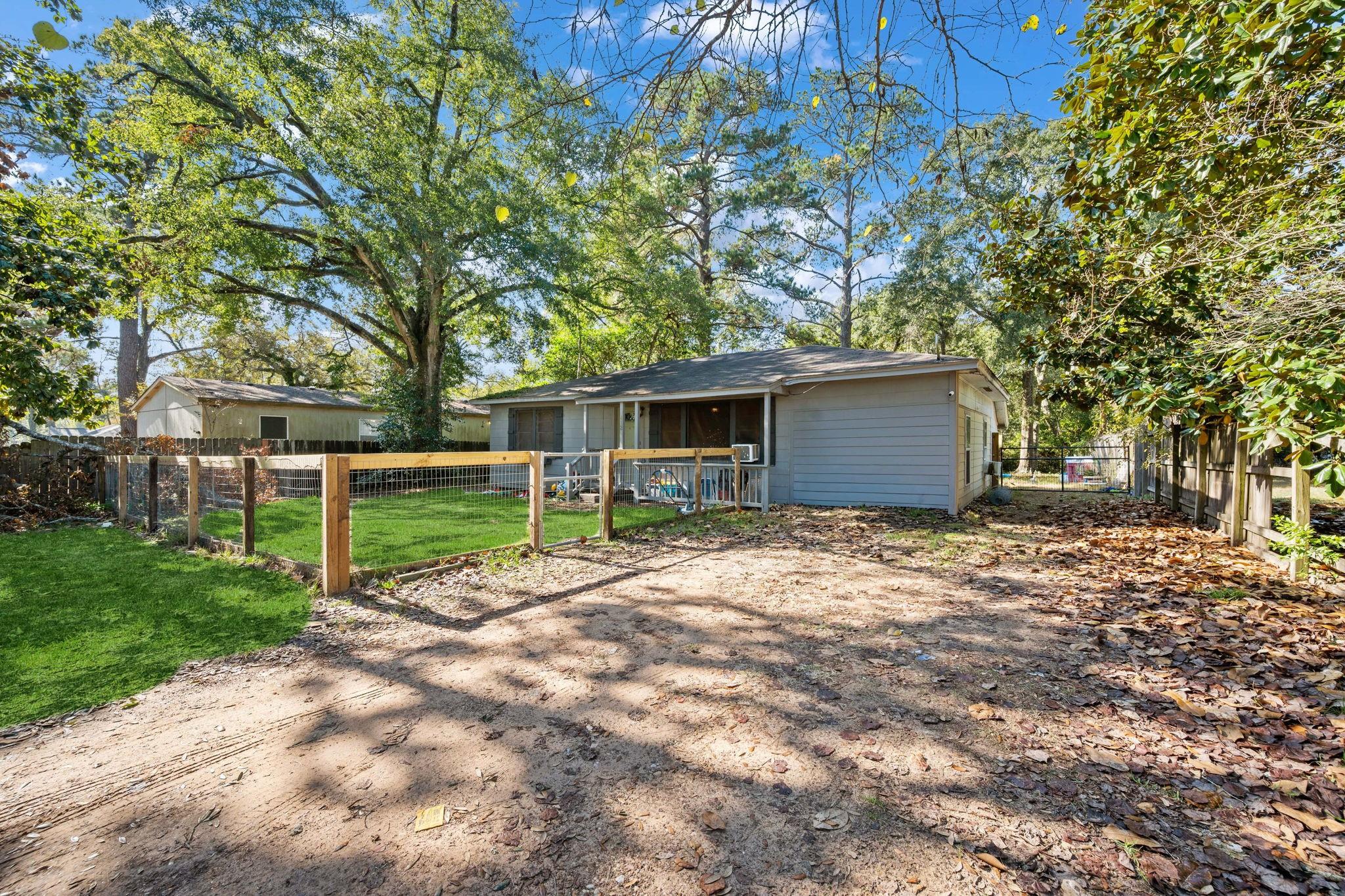 412 Dunnam Ave, Cleveland, TX 77327 photo