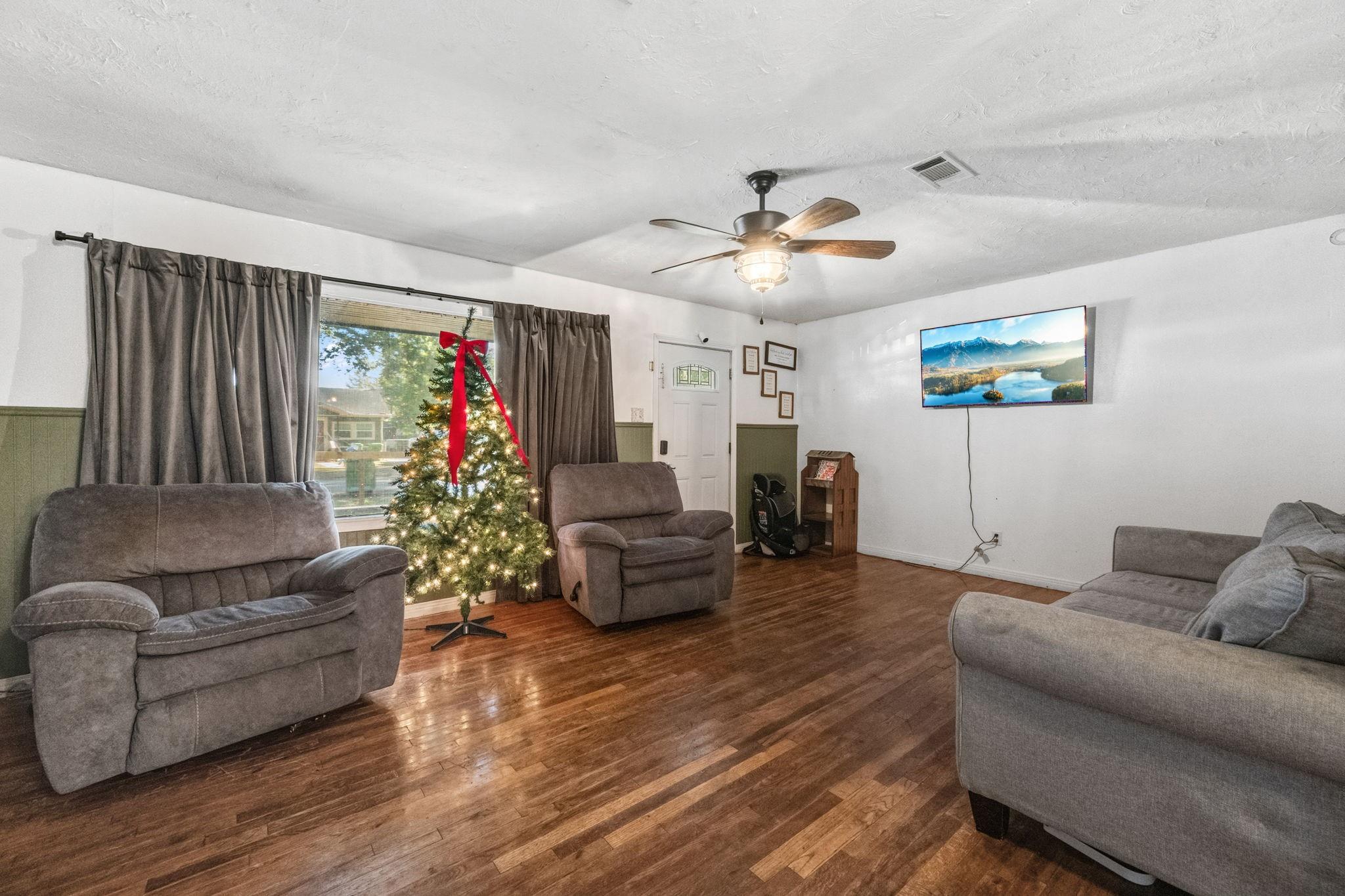412 Dunnam Ave, Cleveland, TX 77327 photo