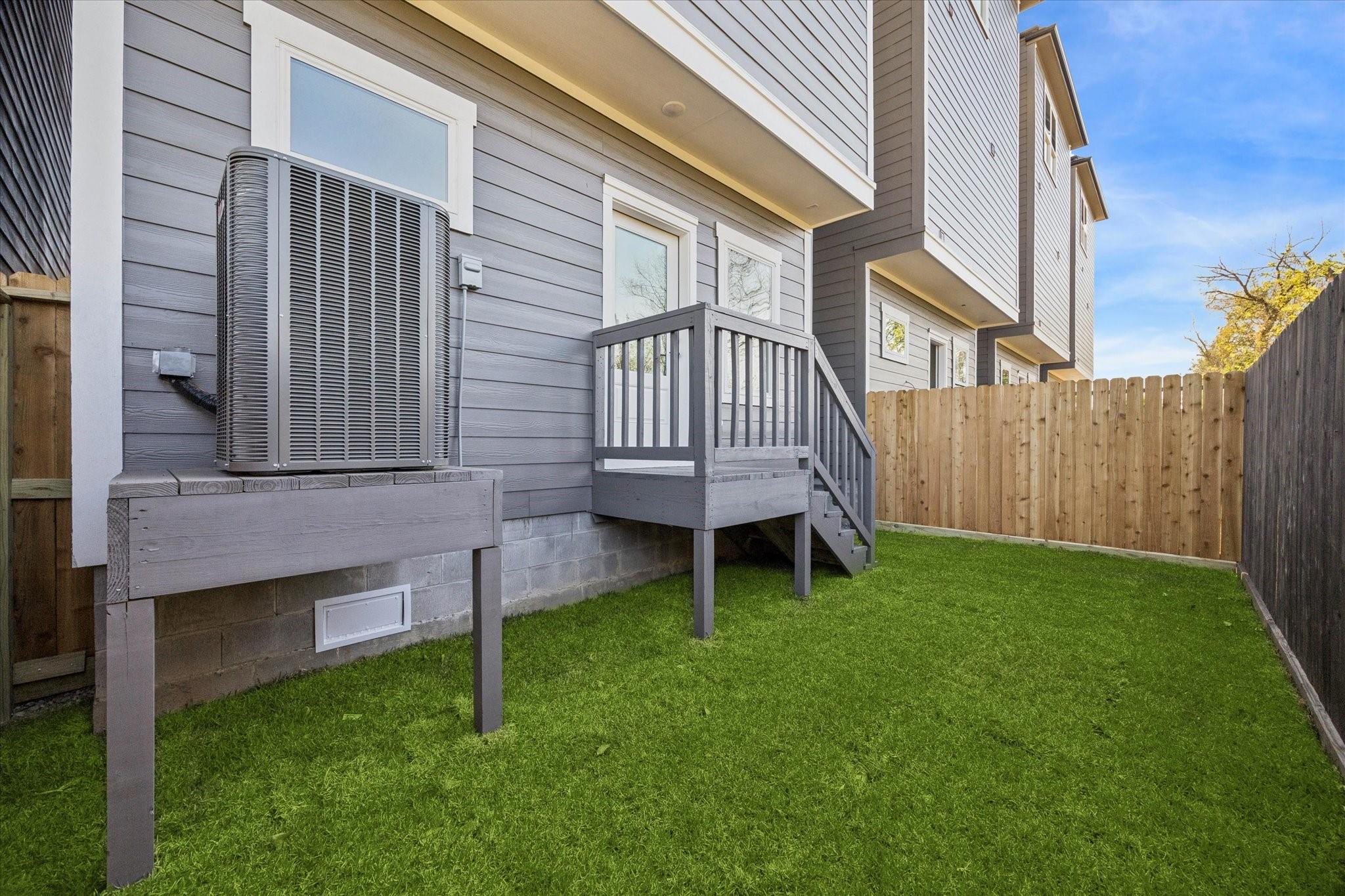 5610 Azores, Houston, TX 77091 photo
