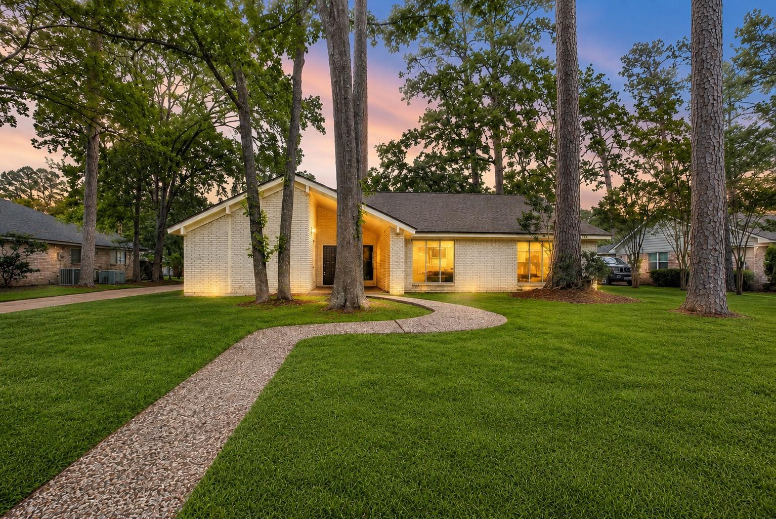 1927 Hidden Creek Dr, Kingwood, TX 77339 photo