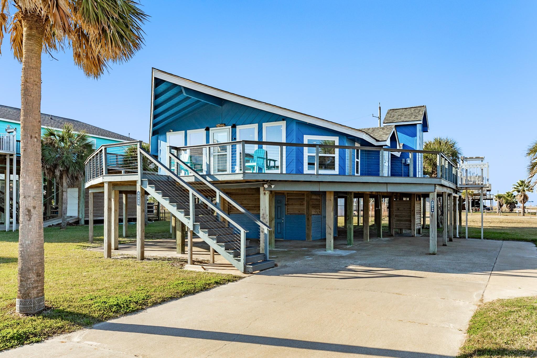 13135 Gulf Beach Dr, Freeport, TX 77541