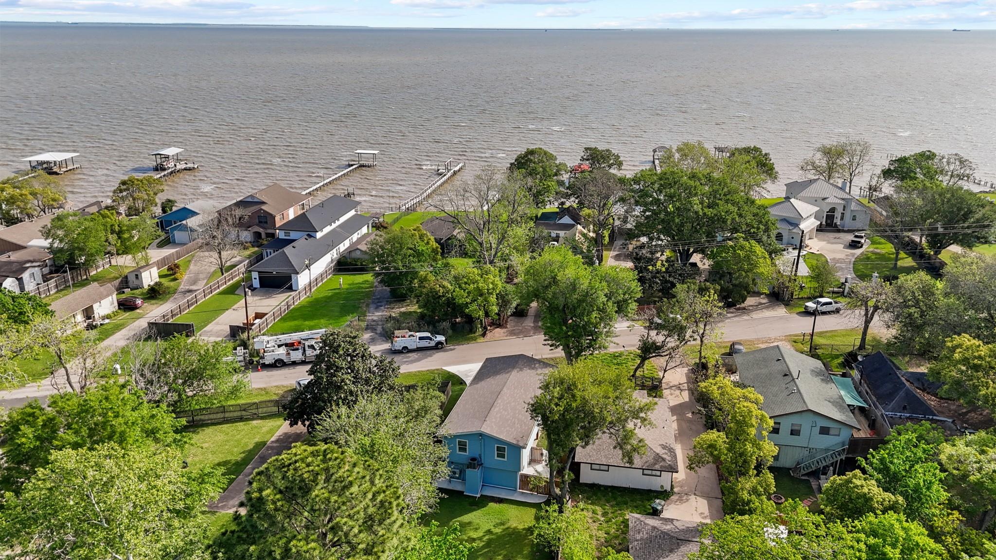 3802 Bayshore Dr, Bacliff, TX 77518 photo