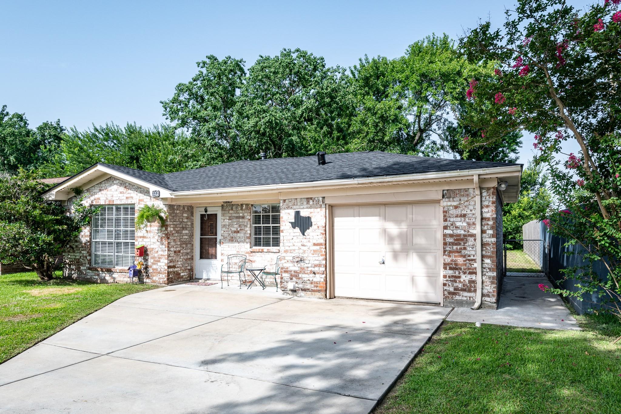 322 Carroll, La Porte, TX 77571