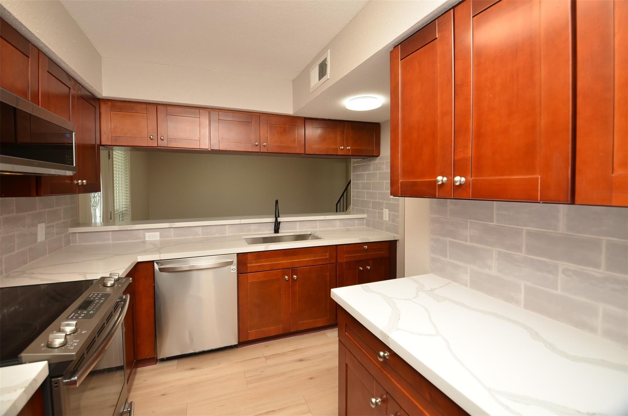 76 W Park West Dr, Houston, TX 77072 photo