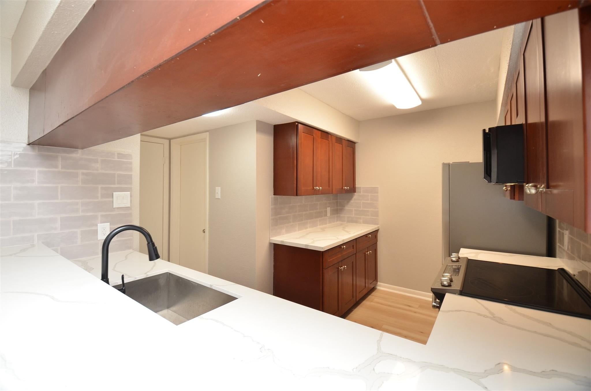 76 W Park West Dr, Houston, TX 77072 photo