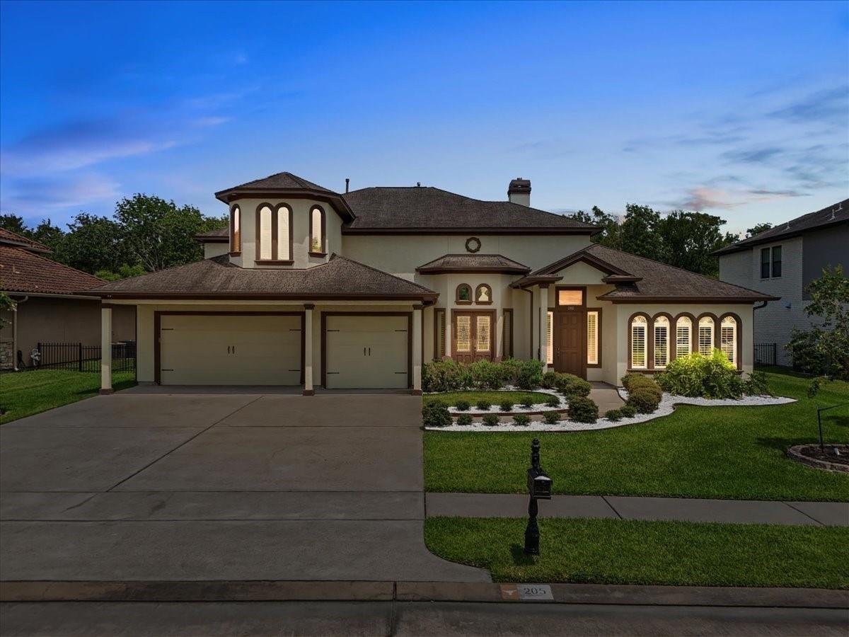 205 De Monte Dr, Friendswood, TX 77546
