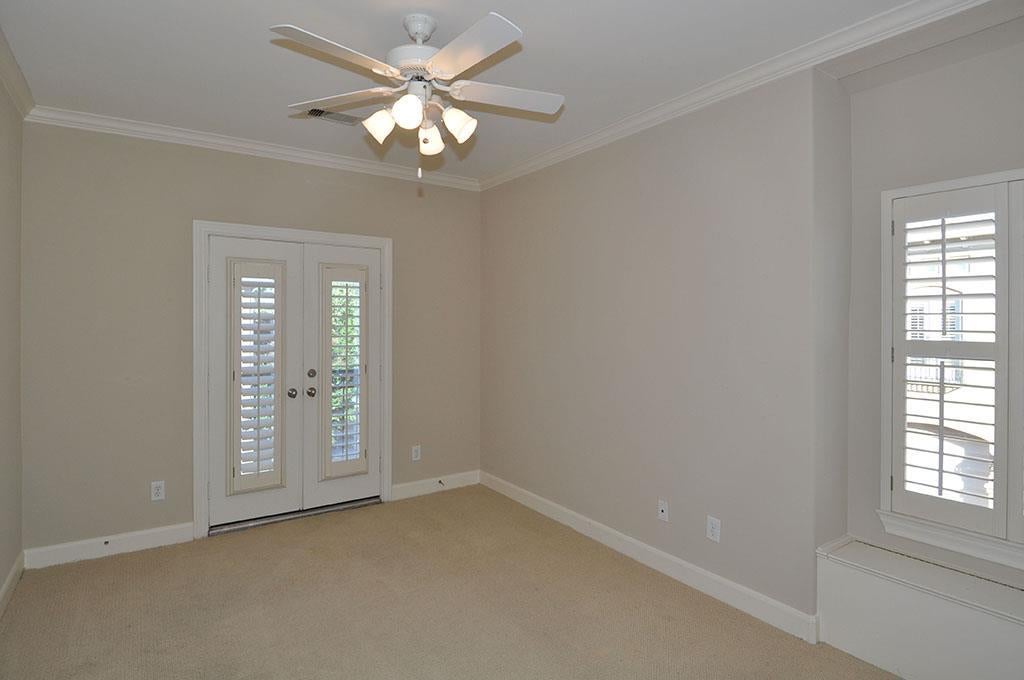 6215 Sutherland Sq, Houston, TX 77081 photo