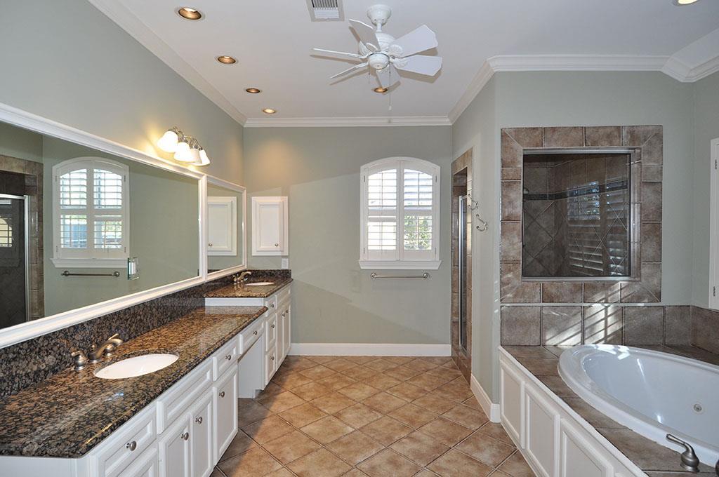 6215 Sutherland Sq, Houston, TX 77081 photo