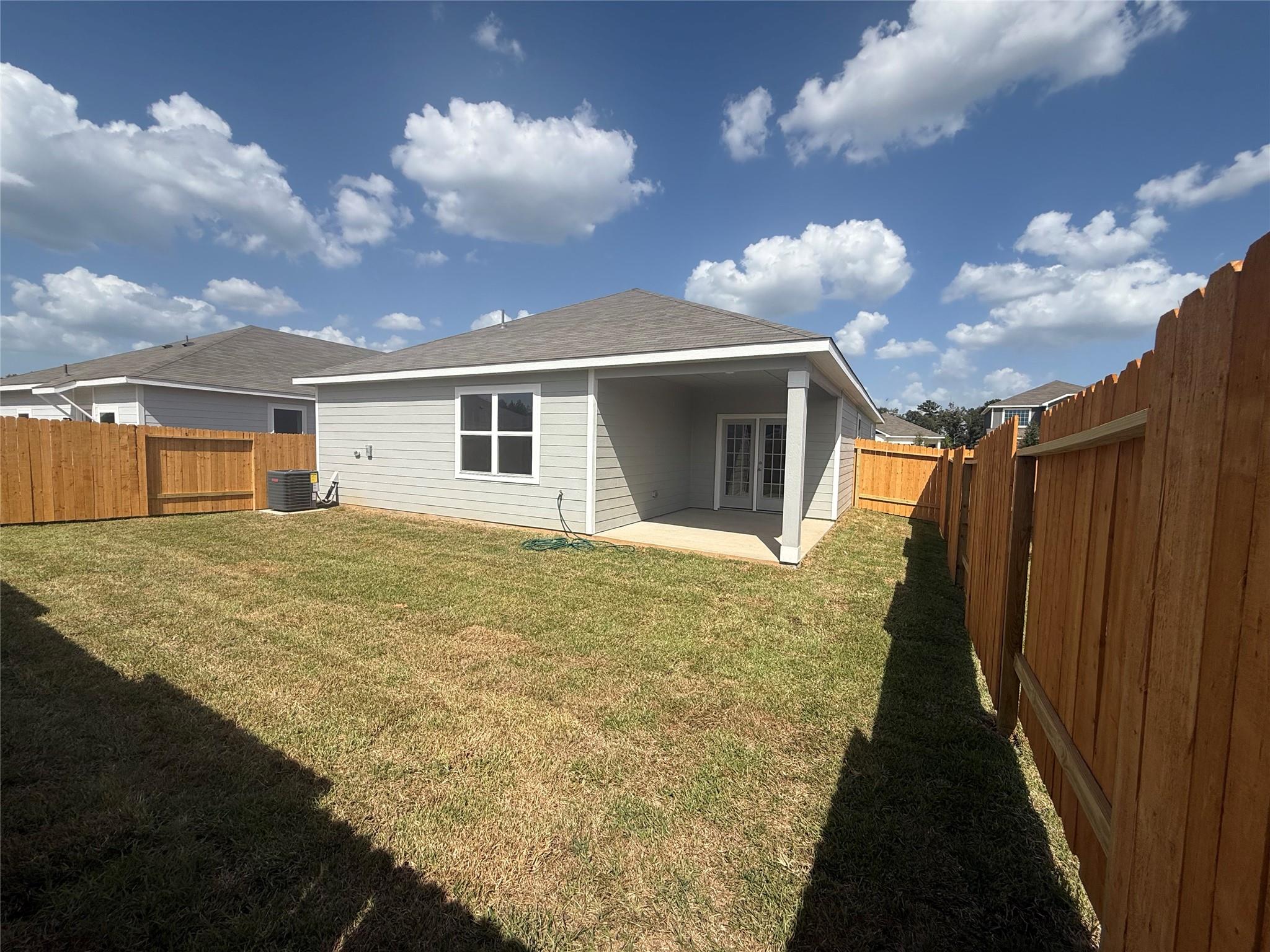 15875 Berry Hill Dr, Conroe, TX 77303 photo